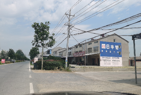 浮梁如何能保证墙体广告的醒目性？